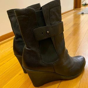 Super comfortable perfect condition wedge booties.